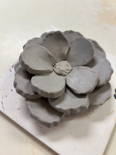 Load image into Gallery viewer, Stoneware Clay Flower Workshop
