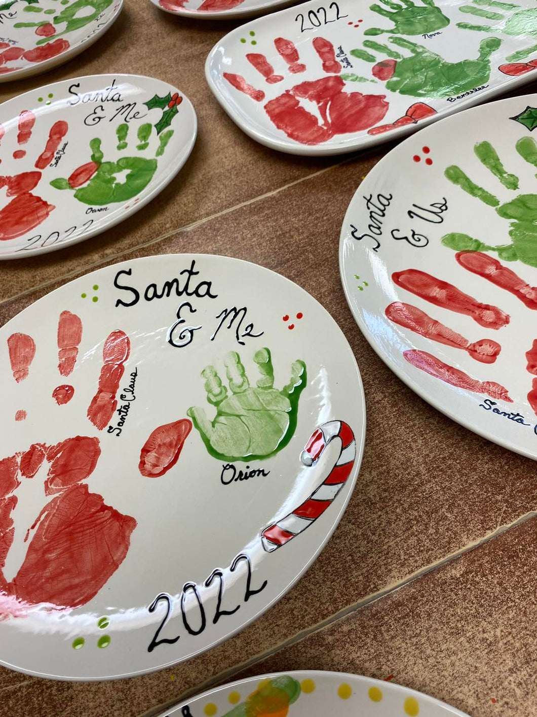 Painting with Santa Add On: Dinner Plate (Fits 1 Kid Hand)